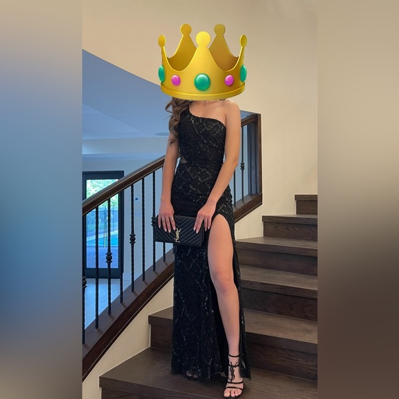 Beautiful black sequined prom dress with mesh cutout on side and open leg size00 - Picture 3 of 8